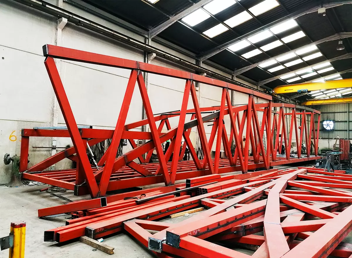cmetal-noticias-cuantos-tipos-de-estructuras-metalicas-existen-fabricación-de-estructura-de-puente-colgante (1).webp